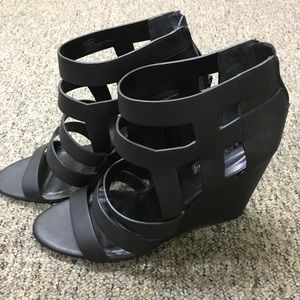Black wedges